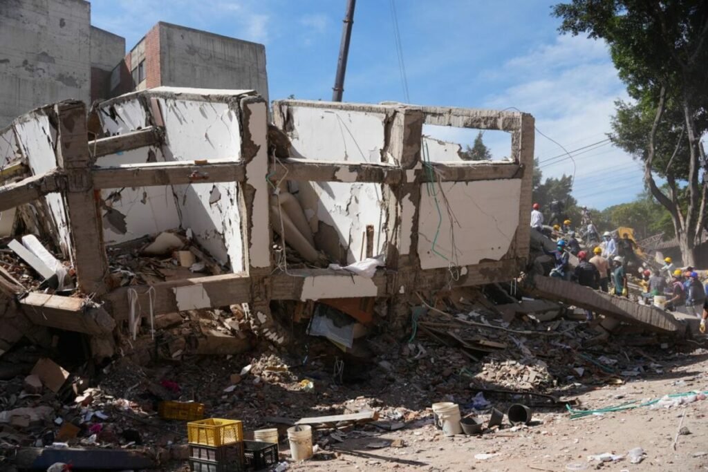 Trescientos estudiantes salen ilesos cuando edificio colapsa sobre los terrenos de escuela adventista