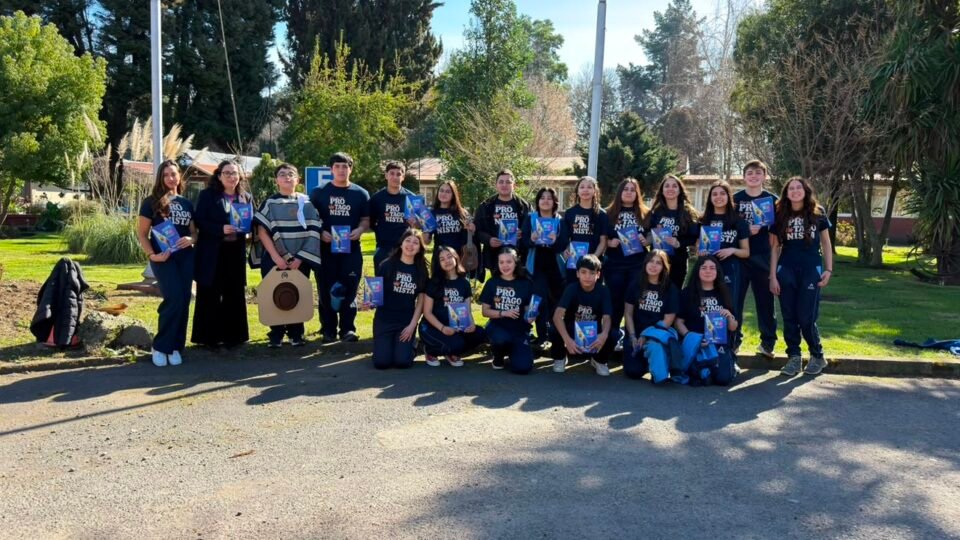 Campaña Basta de Silencio: Estudiantes Adventistas de Los Ángeles Visitan Adultos Mayores