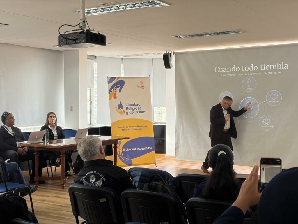 Gobierno de Colombia busca la experiencia adventista en la capacitación en atención espiritual